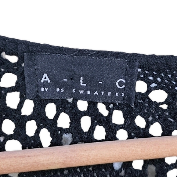 A.L.C Womens Black Open Weave Fringe Boho Poncho Sweater Sz OS Lightweight Chic - Picture 12 of 13